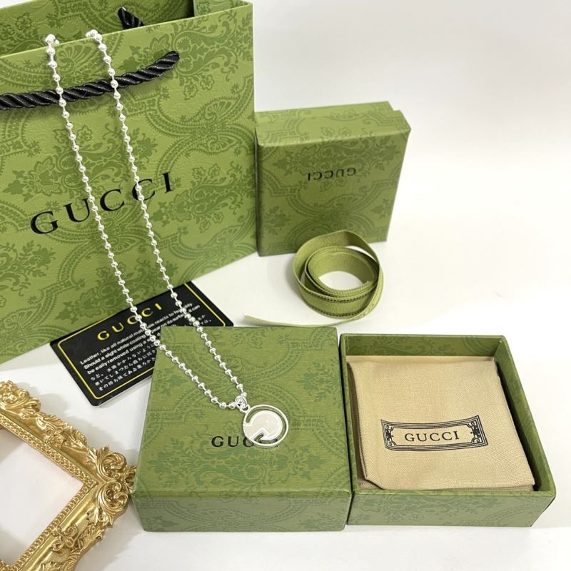 G*u*i necklaces